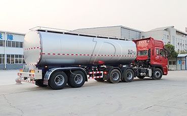 什么是不銹鋼淀粉乳運(yùn)輸罐車？有什么特點(diǎn)？